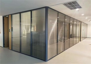 青島辦公玻璃隔斷在建筑裝修中節能減排
